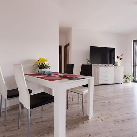 Appartamento Miracle Bratislava Esterno foto